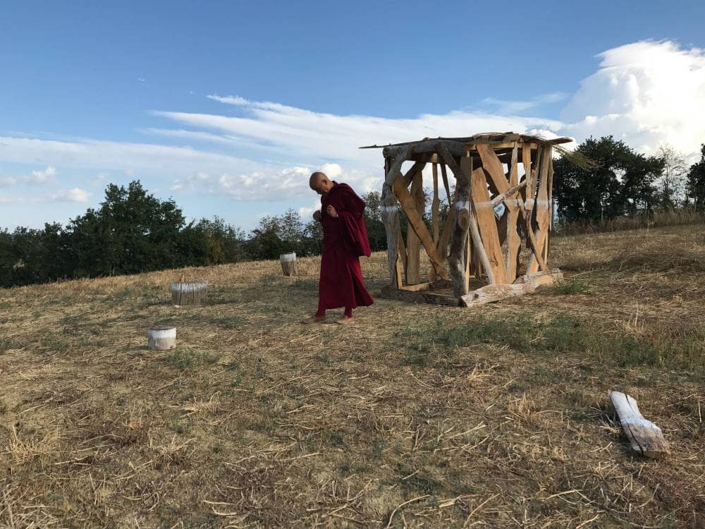 Il venerabile Lama Thubten Wangcheng in visita a Bungalow Mantra di T-yong Chung, Ashram Joytinat (AN), 2017