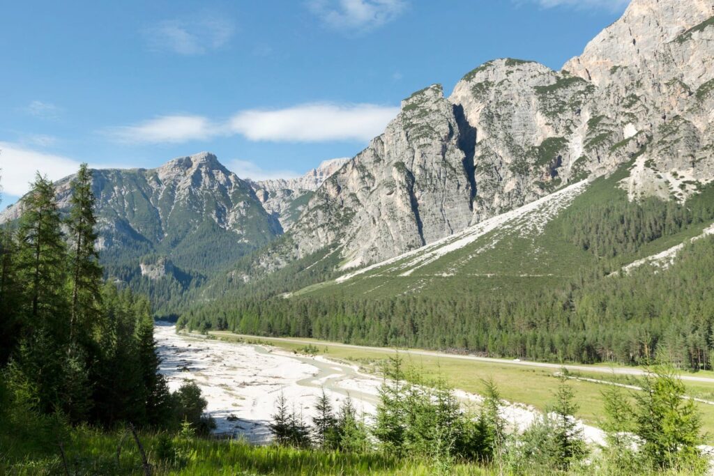 Il poeta Giovanni Cenacchi descrive questo torrente nella sua guida per escursionisti dedicata alle Dolomiti Ampezzane